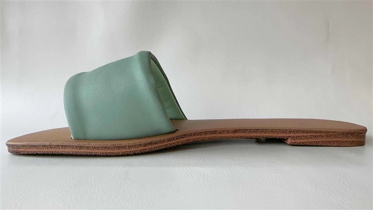 Fashionable blue velvet slippers side diagram manufacture
